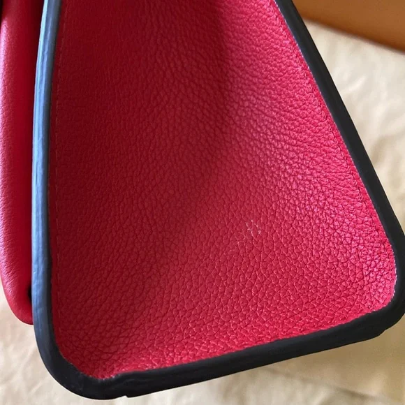 Louis Vuitton Mylockme Chain Bag - Picture 7 of 12